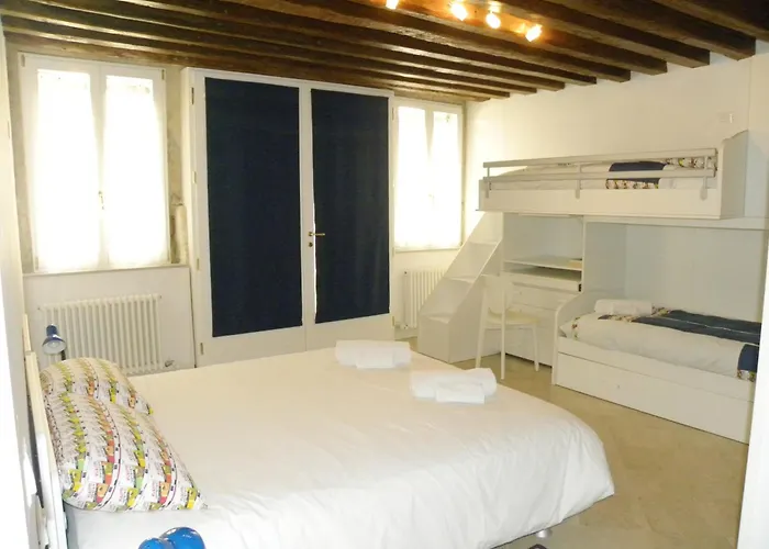 라 코콜라 아파트 *